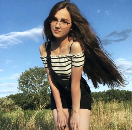 Nyakich adult star img