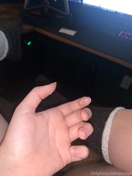 Aluraye hot actress picture