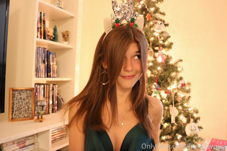 Faery fawn erotic model pic