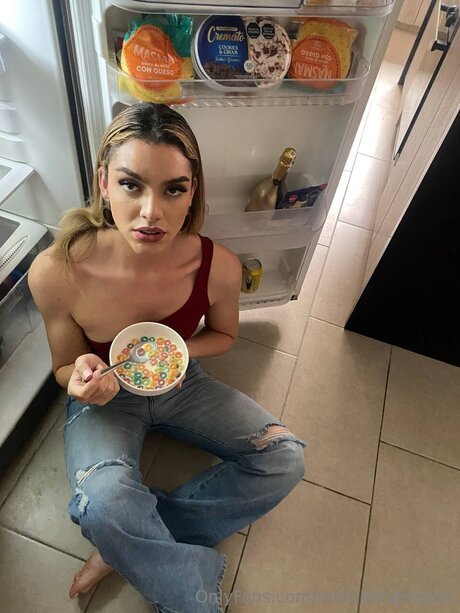 Mariiahneedless best model img