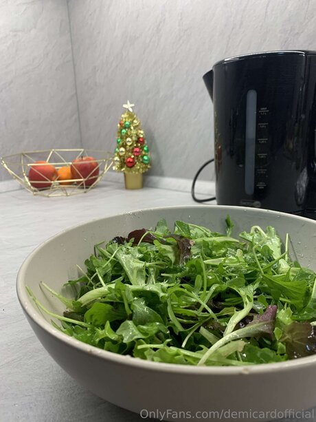 Demicardofficial hot star img