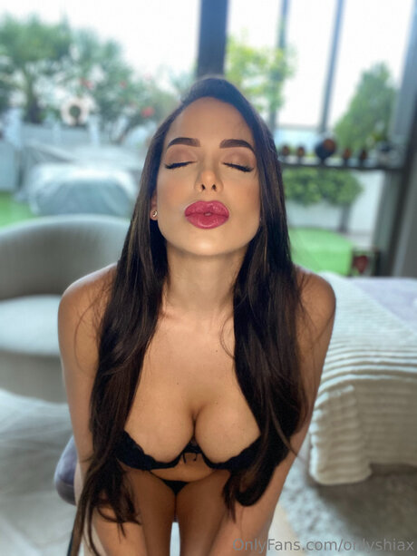 Onlyshiax high quality pornstar galleries