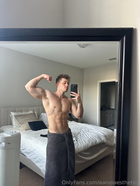 Aaronaesthetics nice model pic