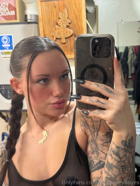 Courteneyboyes nude star galleries