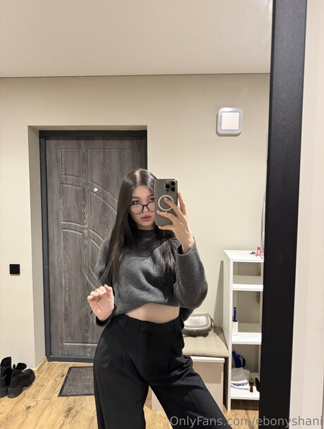 Ebonyshani model perfect pic