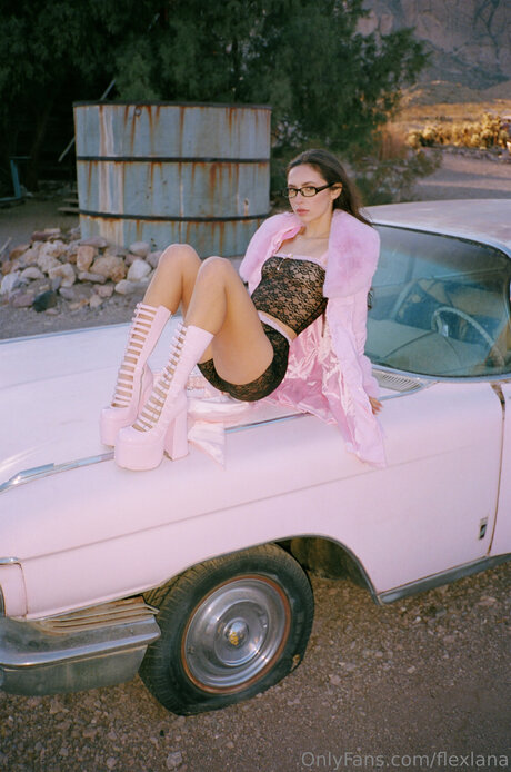 Flexlana pornstar adult pic