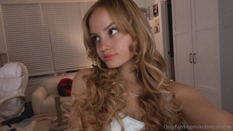 Aubreysbetas naked pornstar pic