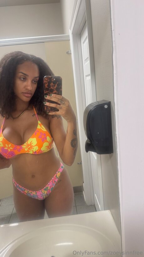 Zoeysinnfree sexy star photo