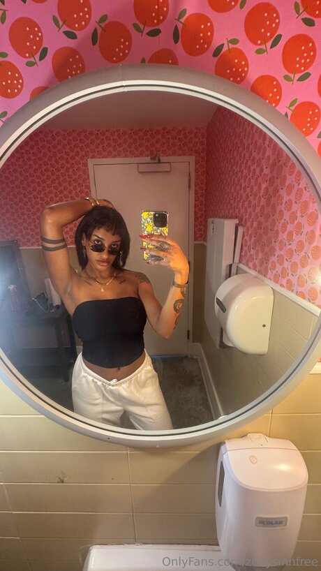 Zoeysinnfree model top pictures