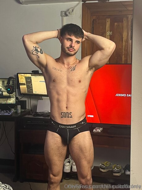 Elixxxofficfree model xxx photos