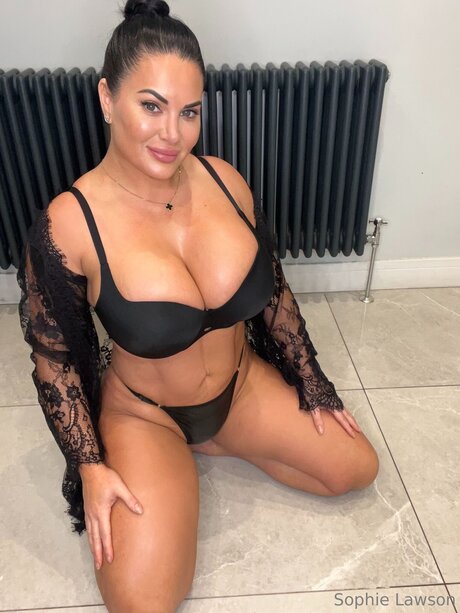 Sophie Lawson X model pic