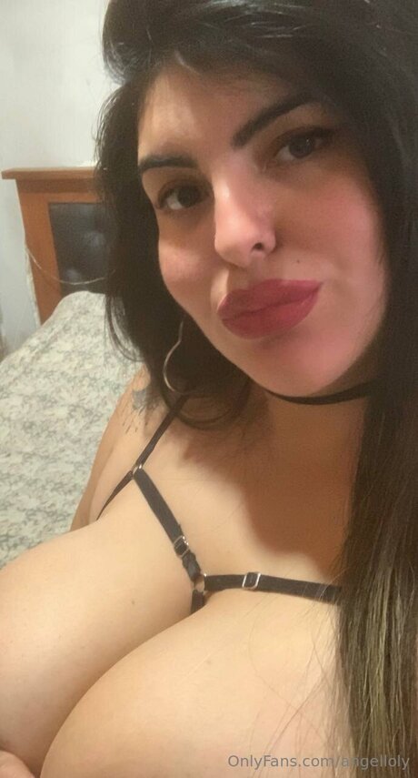 Angelloly star nude picture