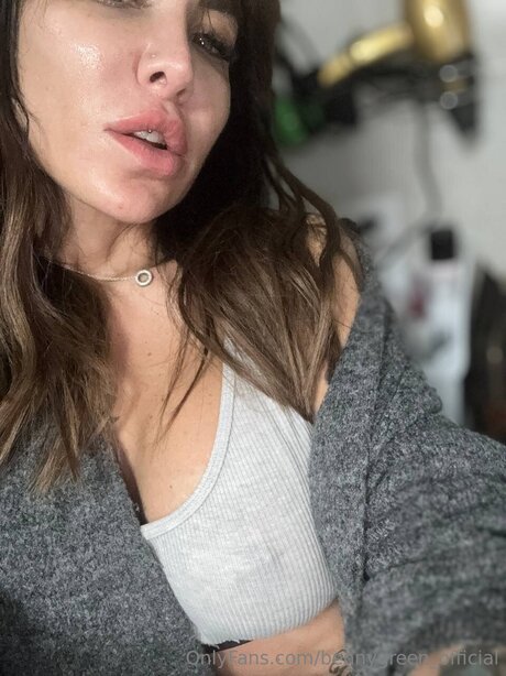 Bennygreen Official pornstar top picture