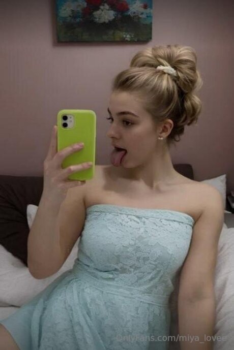 Miya Lovee model pretty photo