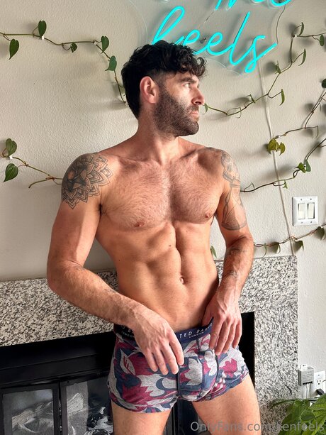 Kenfeels star hot images