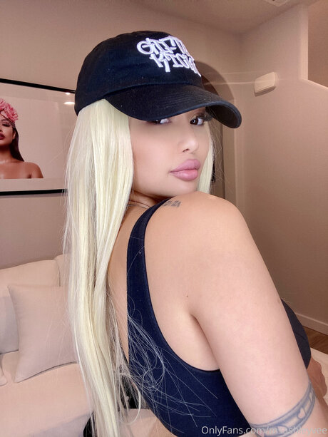 Travee pretty actress gallery