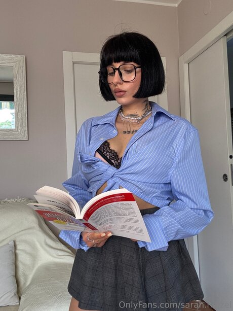 Sarah Heizel hot actress gallery