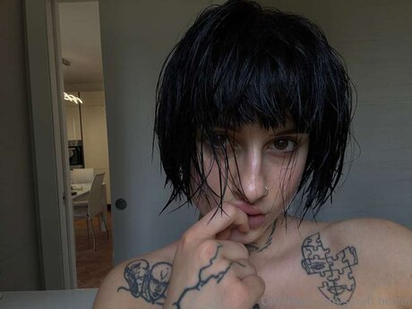 Sarah Heizel naked actress photos