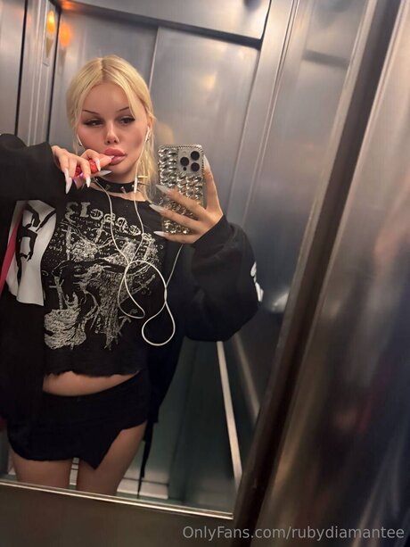 Rubydiamantee nudes star archive