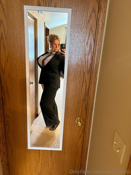 Zenizounds model pornographic pictures