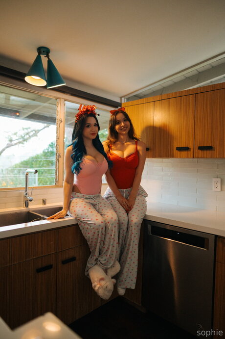 Sophiemudd beautiful actress images