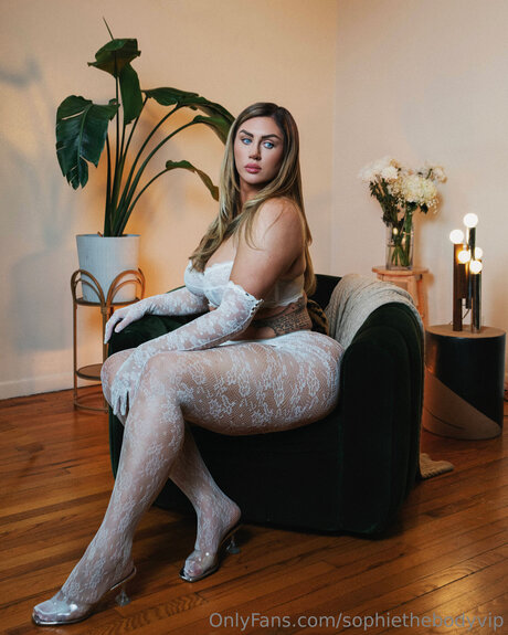 Sophiethebodyvip naked actress image