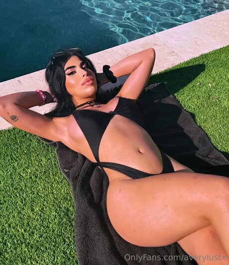 Averylustx pornstar erotic archive