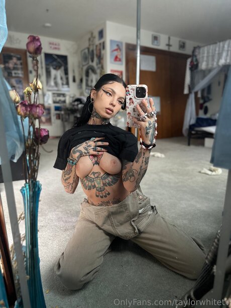 Taylorwhitetv naked model pics