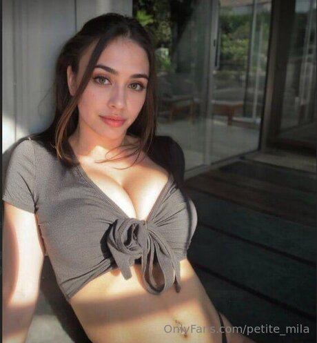 Petite Mila star hd image