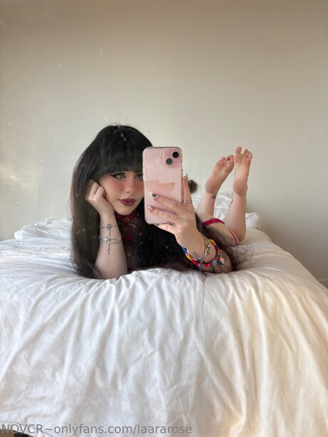 Laararose model art photos