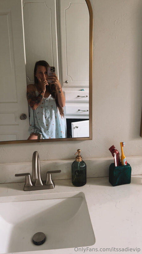 Itssadievip hot model pictures