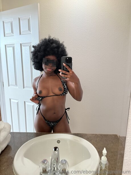 Ebonybuttspremium nude model photo