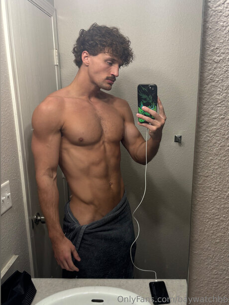 Baywatchbb model nude picture