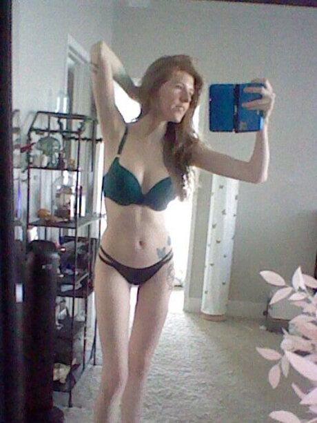 Scarletdame pretty actress photo