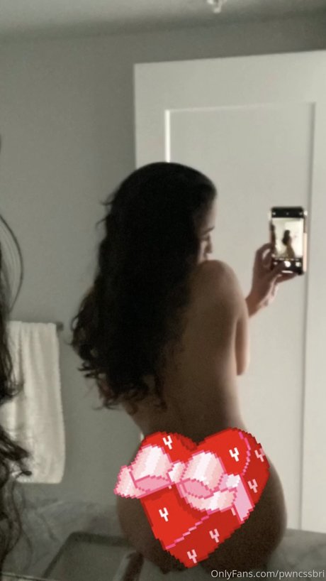 Brianna Anderson model adult photo