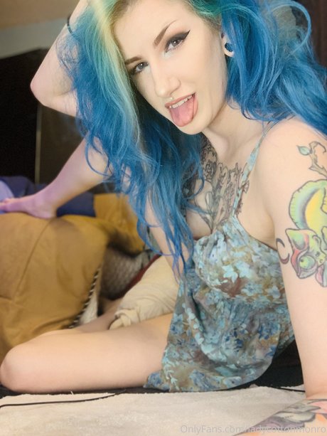 Cottontail Monroe naked pornstar img