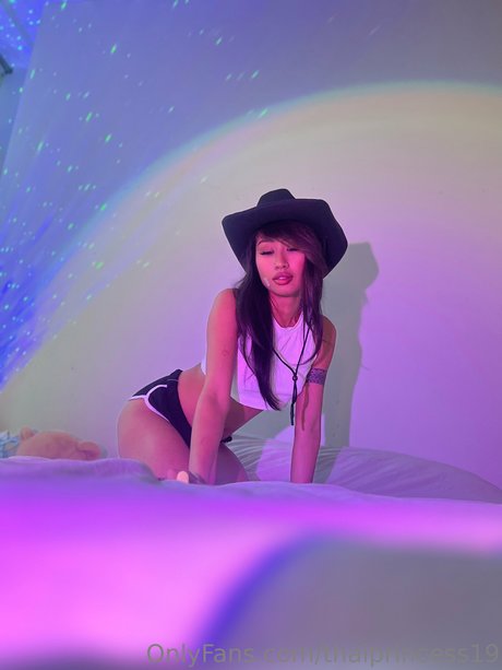 Kimmy Kums_ art star pic