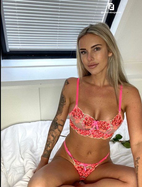 Sebine Bogaards erotic pornstar images