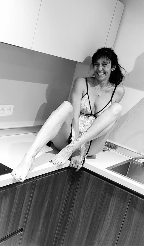 Lili jolie free actress gallery