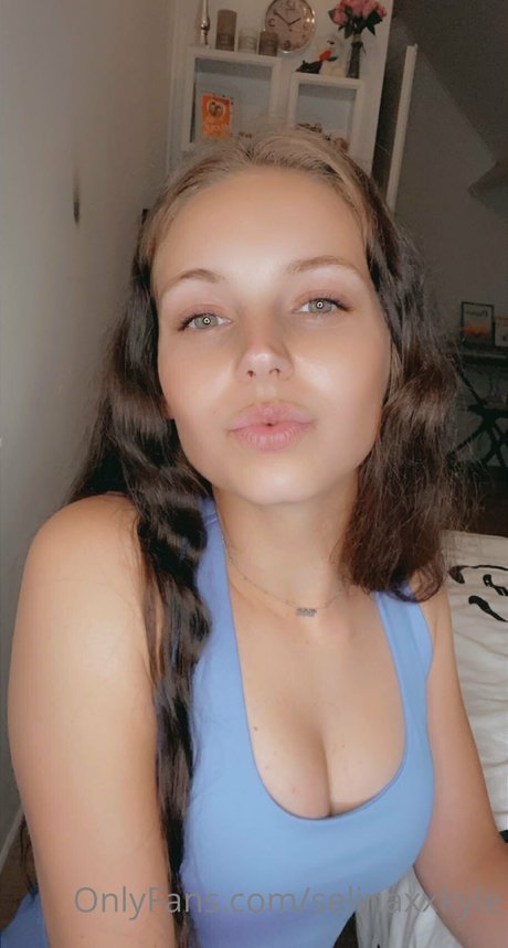 Selina Kyle free pornstar pictures