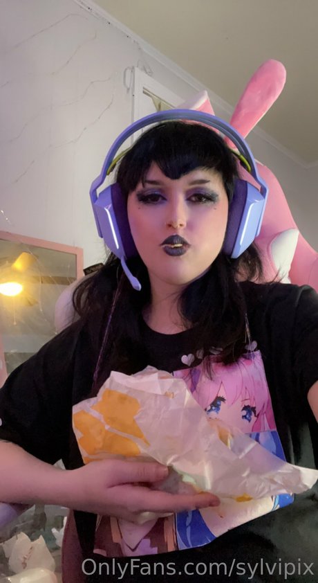 Sylvipix Young Goth Milf pornstar naked pic