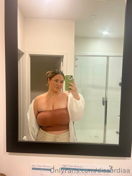 Discordiaa model exclusive pics