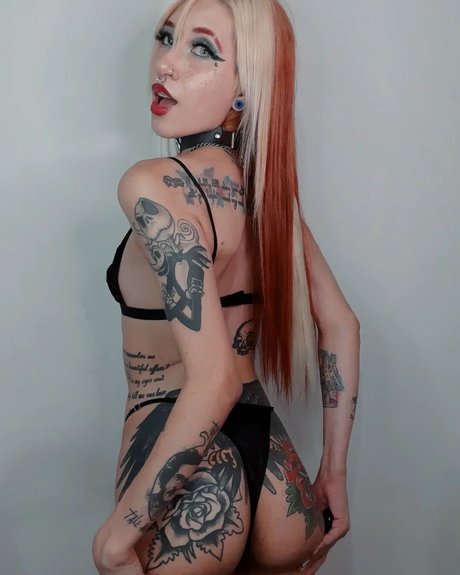 Alessa Lovecraft sexy star img
