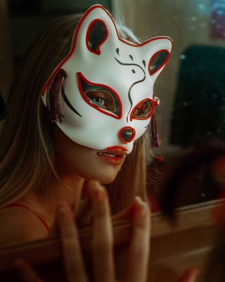 Oni entertainment naked actress archive