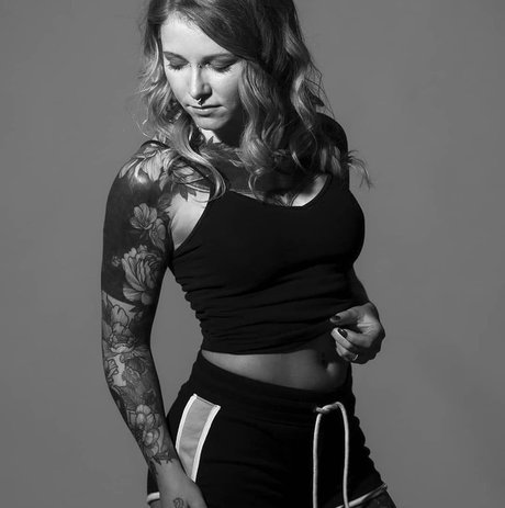 Miss felixity nude star image