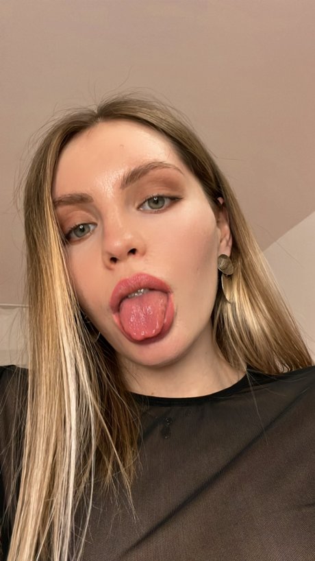 sucking cock onlyfans pretty pic