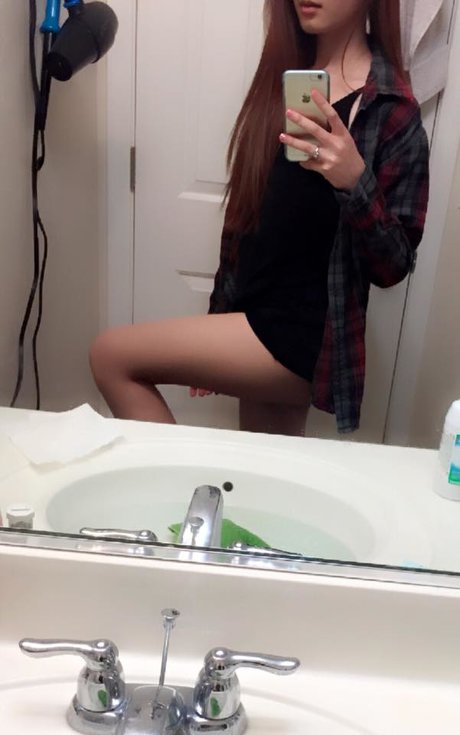 _Nancy Tran sex model photo