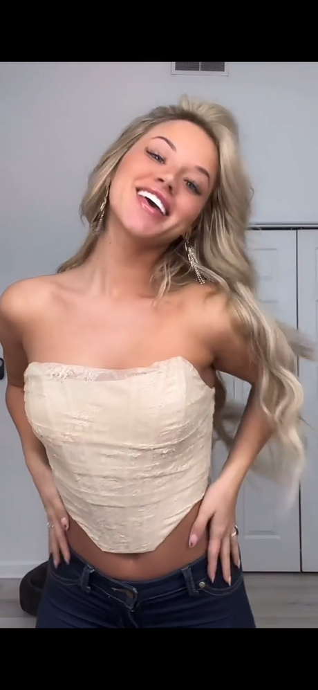 Zoey Aune star top photos