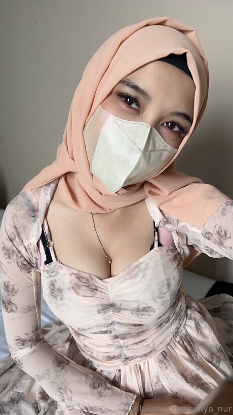 Sofiya Nur pornstar pretty img