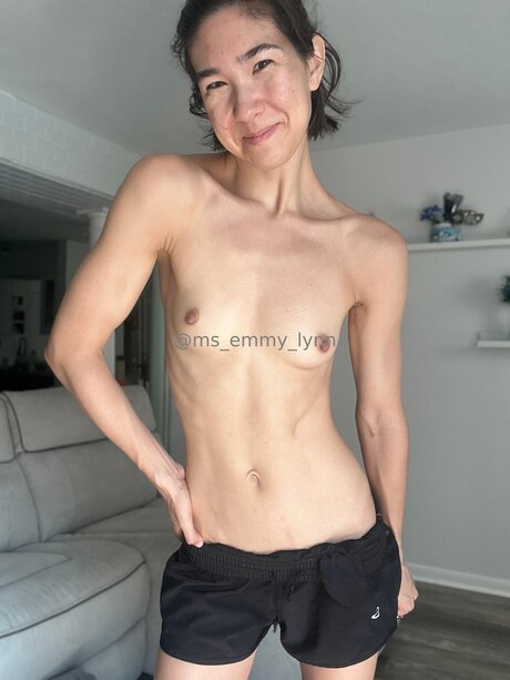 Ms Emmy Lynn nude model images